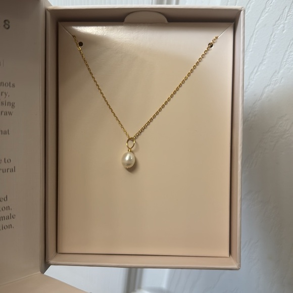 Knots and Pipes: Custom Baroque Pearl Necklace from Summer 2024 Jilly Box - Picture 6 of 8